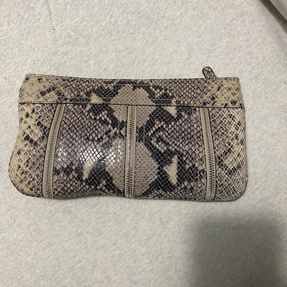 Michael Kors Python Clutch with zipper closure - Picture 5 of 8